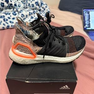 Black/pink patterned Ultraboost size 5.5 with box